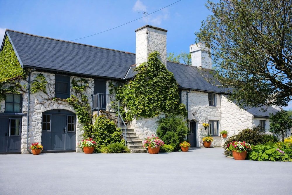 Dolgun Uchaf Historic Guesthouse and Cottages with Boutique Bedrooms In The Heart of Snowdonia 1