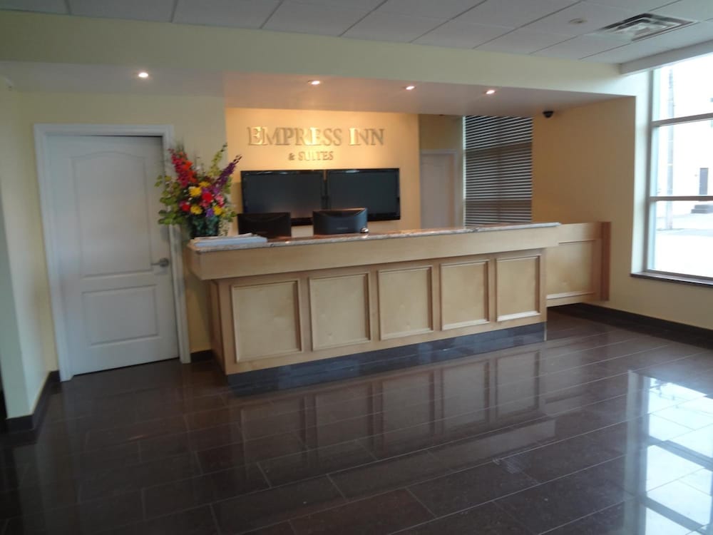 Empress Inn and Suites by the Falls 2