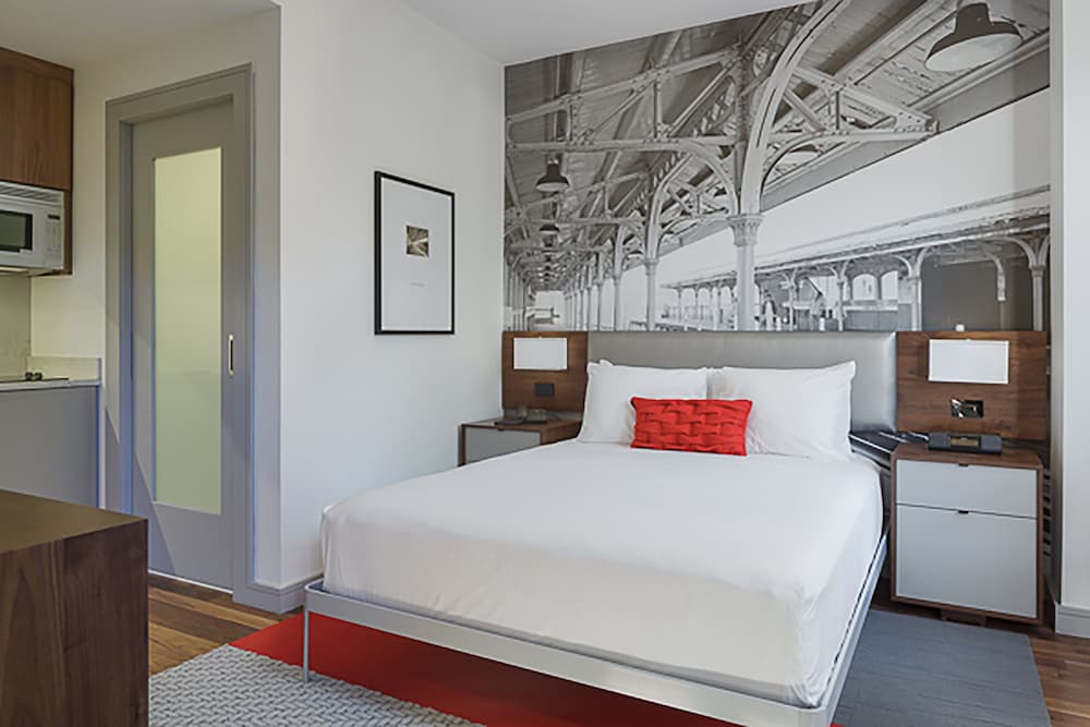 The Revolution Hotel 1