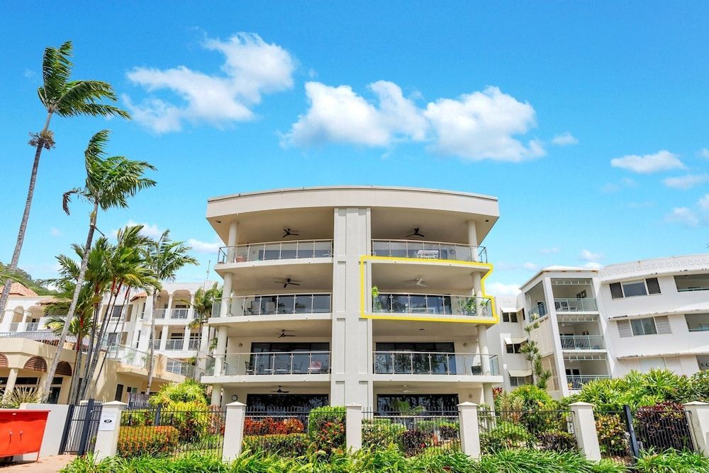 Beachfront 3-Bed with Pool & Stunning Ocean Views 1