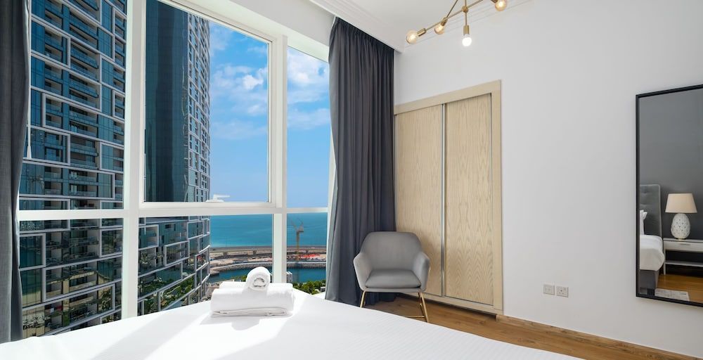 LUX The JBR Beach Sea View Suite 2