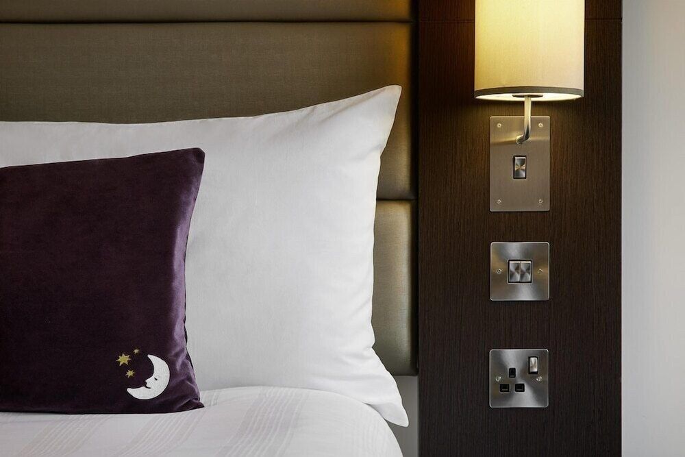 Premier Inn Manchester City Centre Portland Street 2