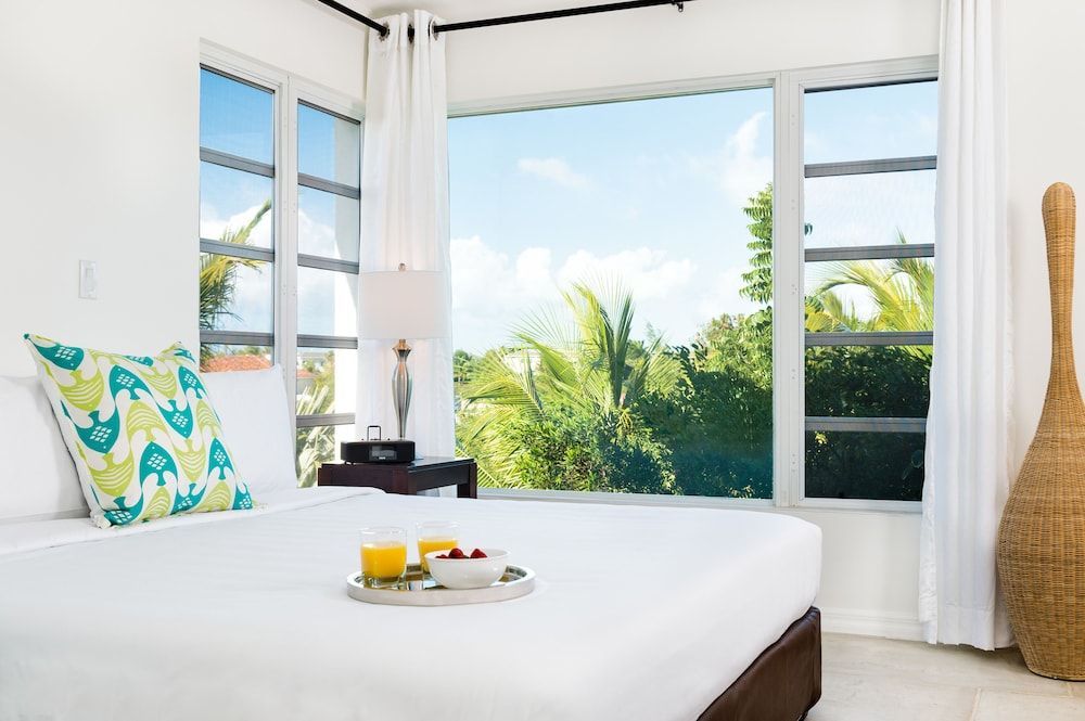The Oasis at Grace Bay 2