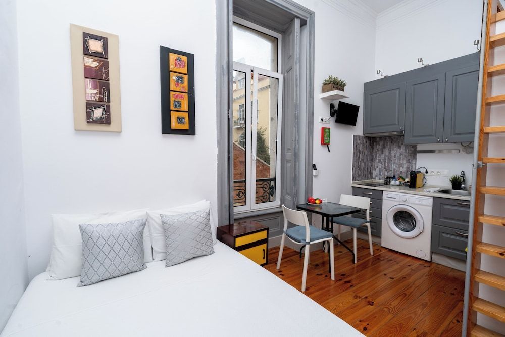 Studio apartment located central Lisbon 1