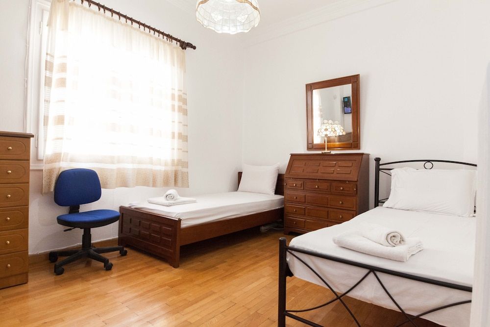 Koukaki Vintage Look 2BR Apt w Balcony 2