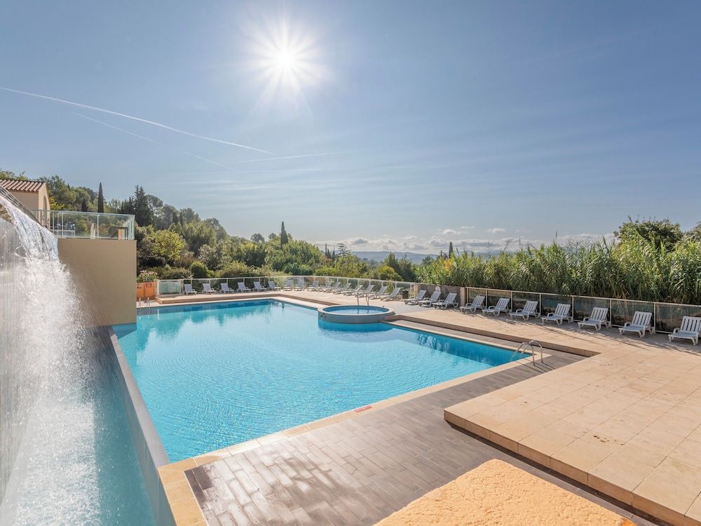 Appartement dans Residence – Le Domaine de Camiole 1
