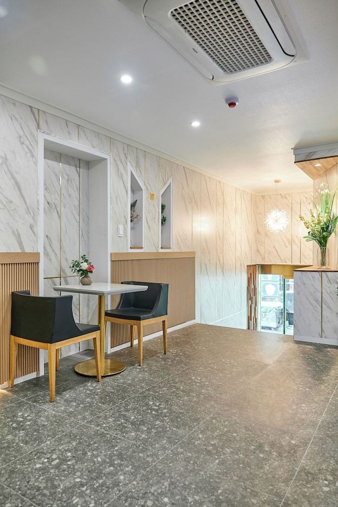 Hotel Chloe 2