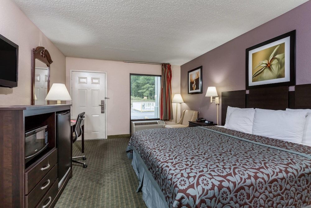 Days Inn by Wyndham Lugoff 2