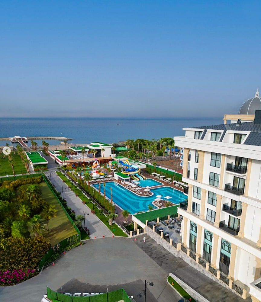 Serenity Queen Hotel 1