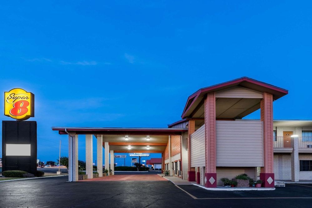 Super 8 by Wyndham Waco/Mall area TX 1