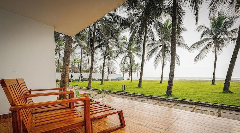 Shelter Beach Resort 1