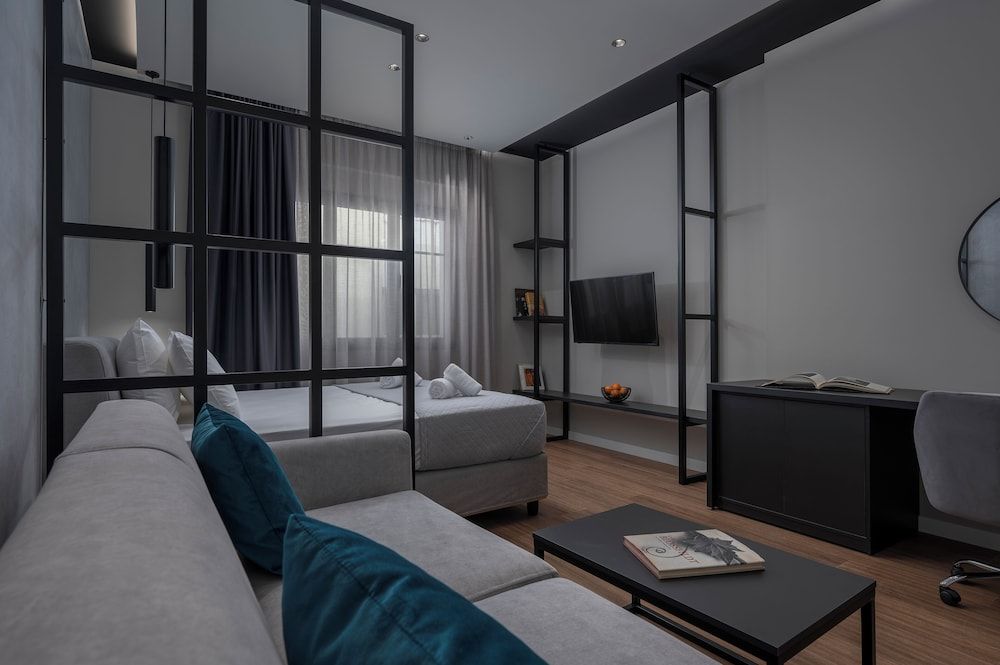 Hebrard Industrial Suites 2