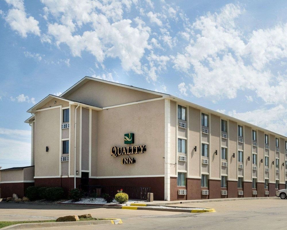 Quality Inn I-70 at Wanamaker 1