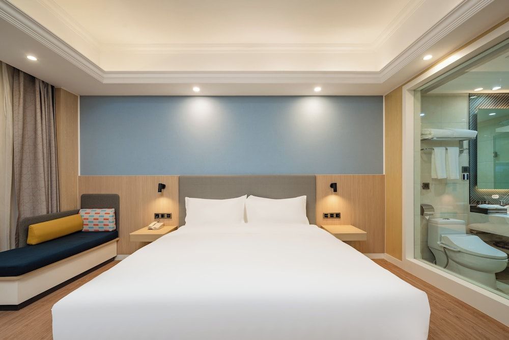 Holiday Inn Express Chengdu Tianfu Square by IHG 2