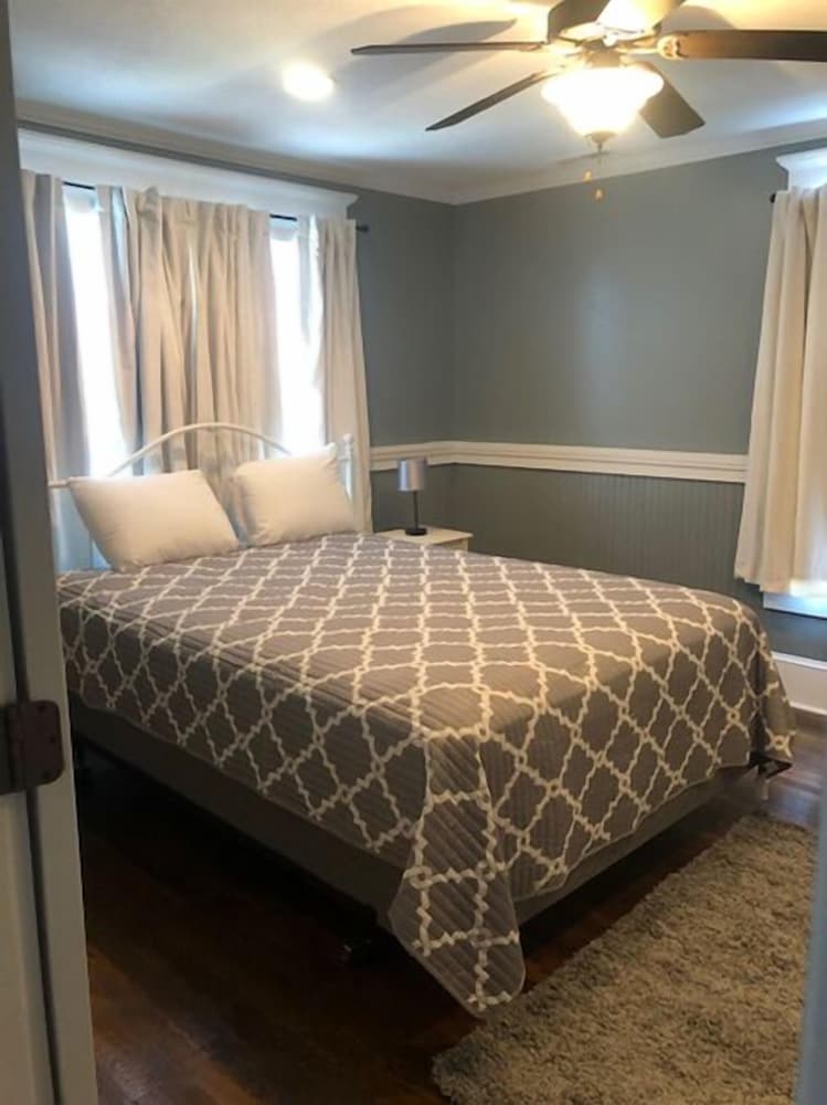 Howard's Creek Inn 1