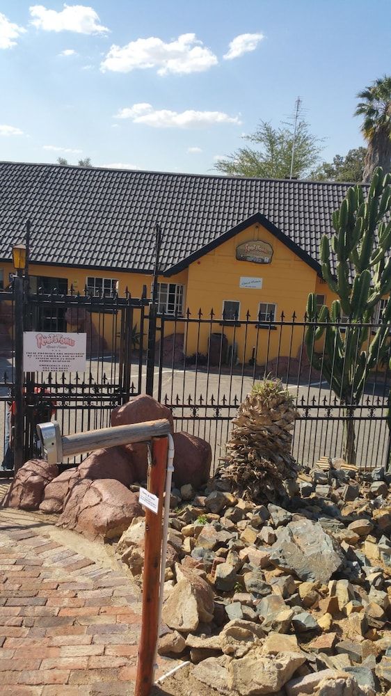 Flintstones Guest House Fourways 1