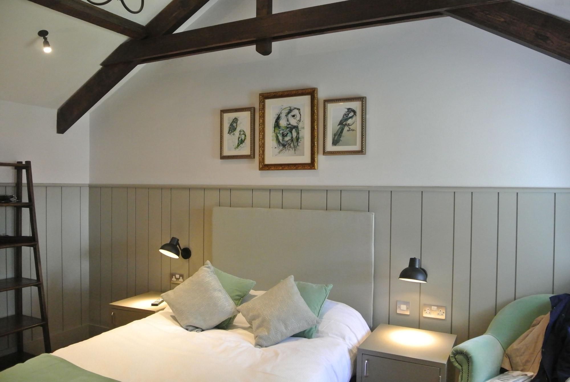 The Crown Pub, Dining & Rooms 2