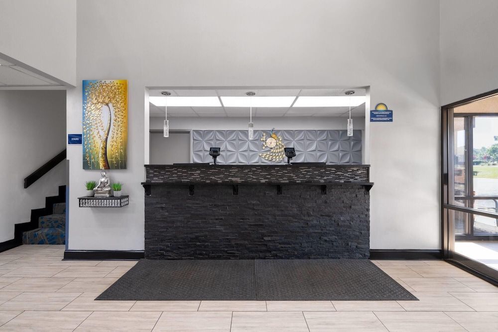 Days Inn by Wyndham Mauldin/Greenville 2