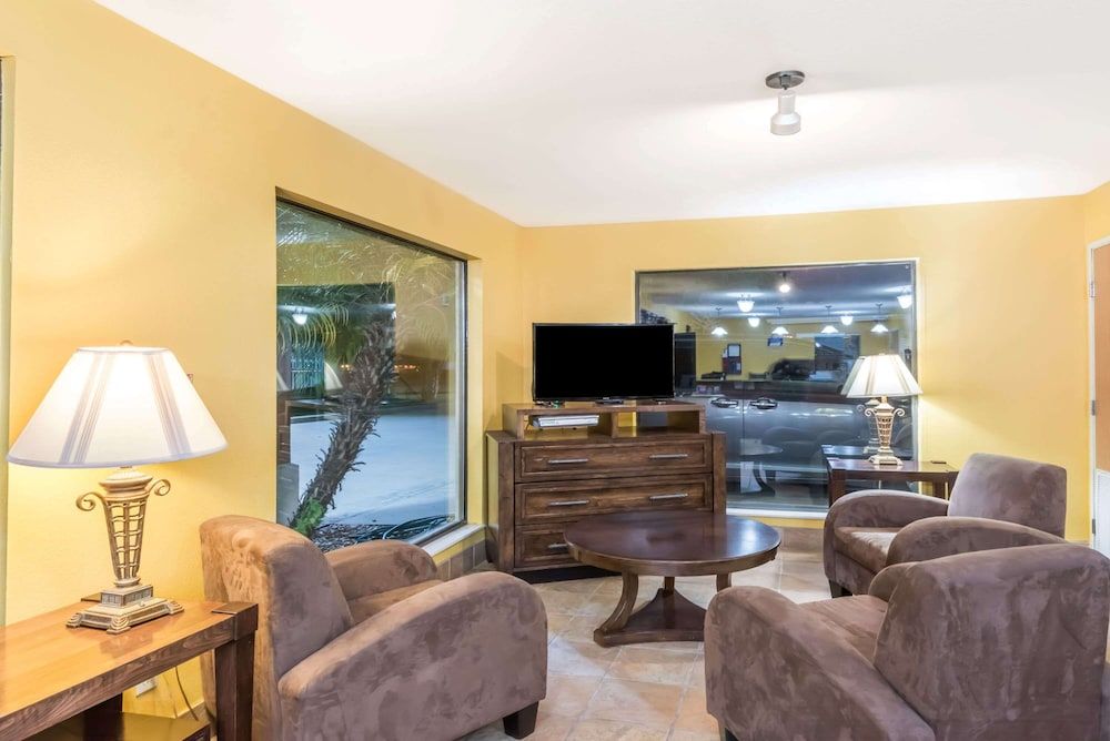 Days Inn by Wyndham Sulphur LA 2