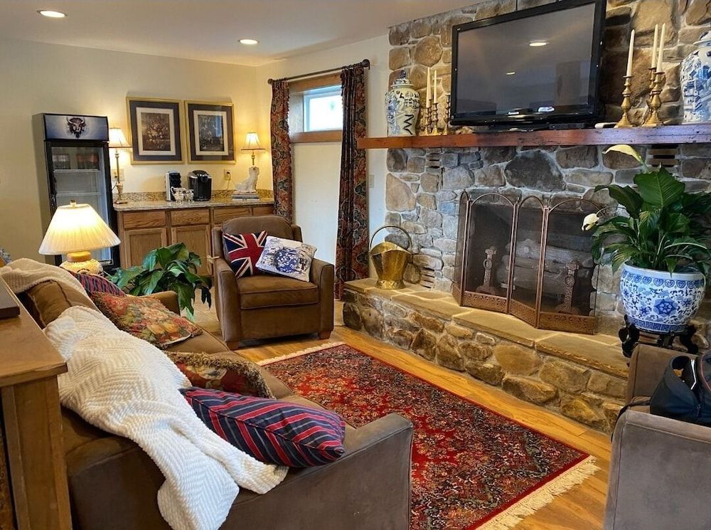 The Inn at Shady Lawn 1