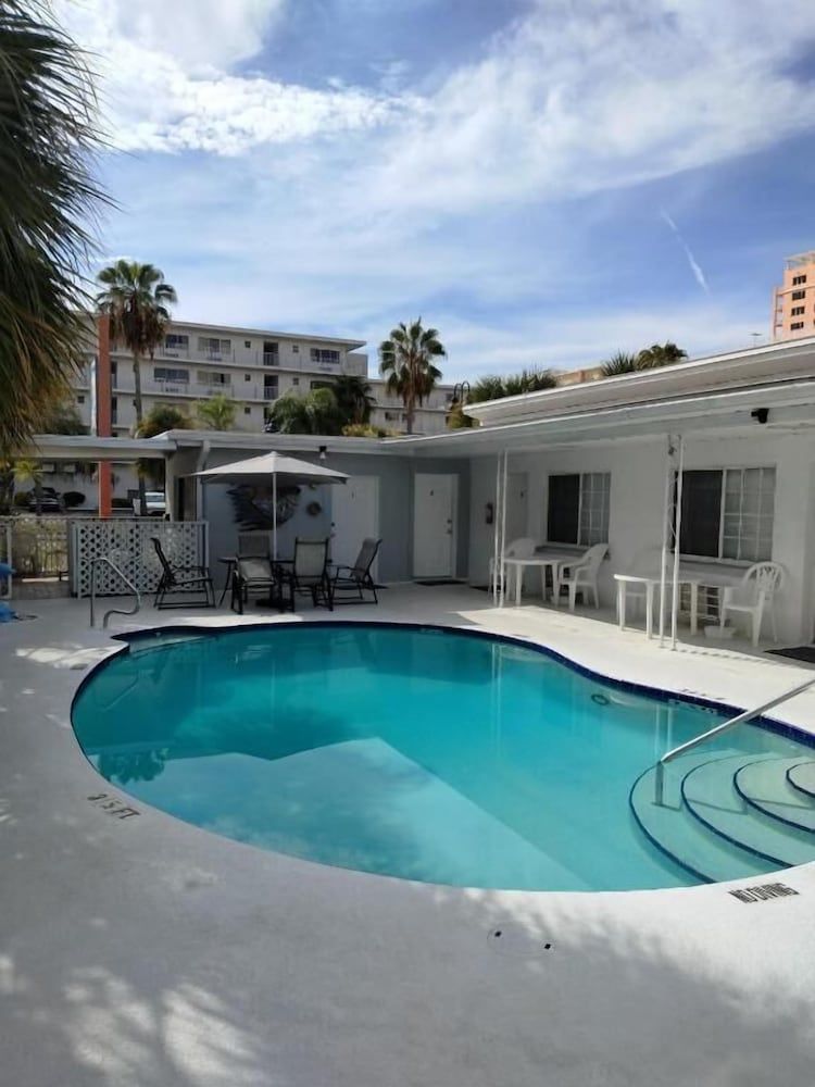Tropical Sky Ranch Motel 1