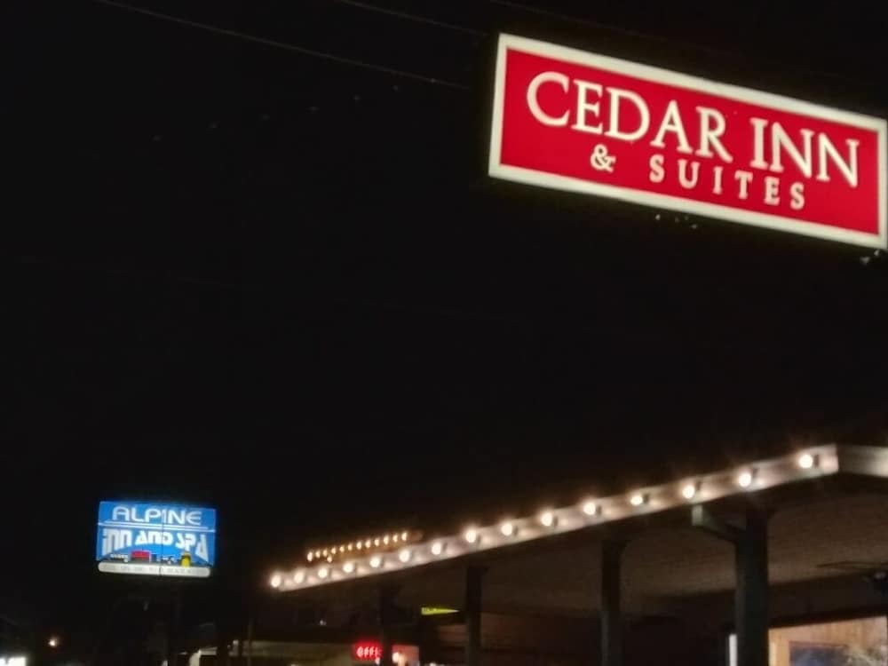 Cedar Inn & Suites 1