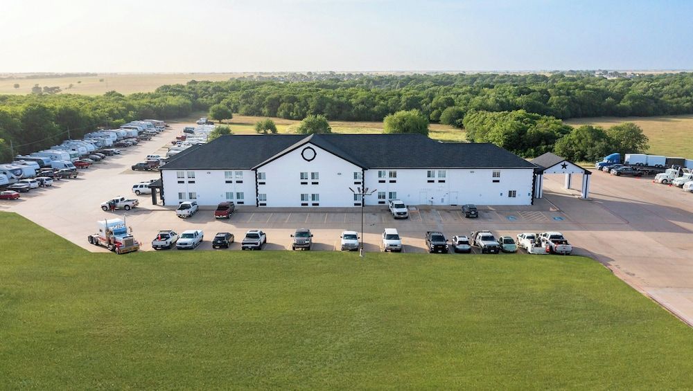 Atria Hotel and RV McGregor 1