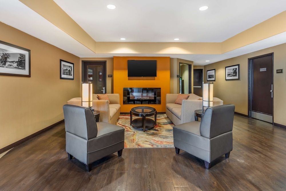 Best Western Plus Wine Country Inn & Suites 2