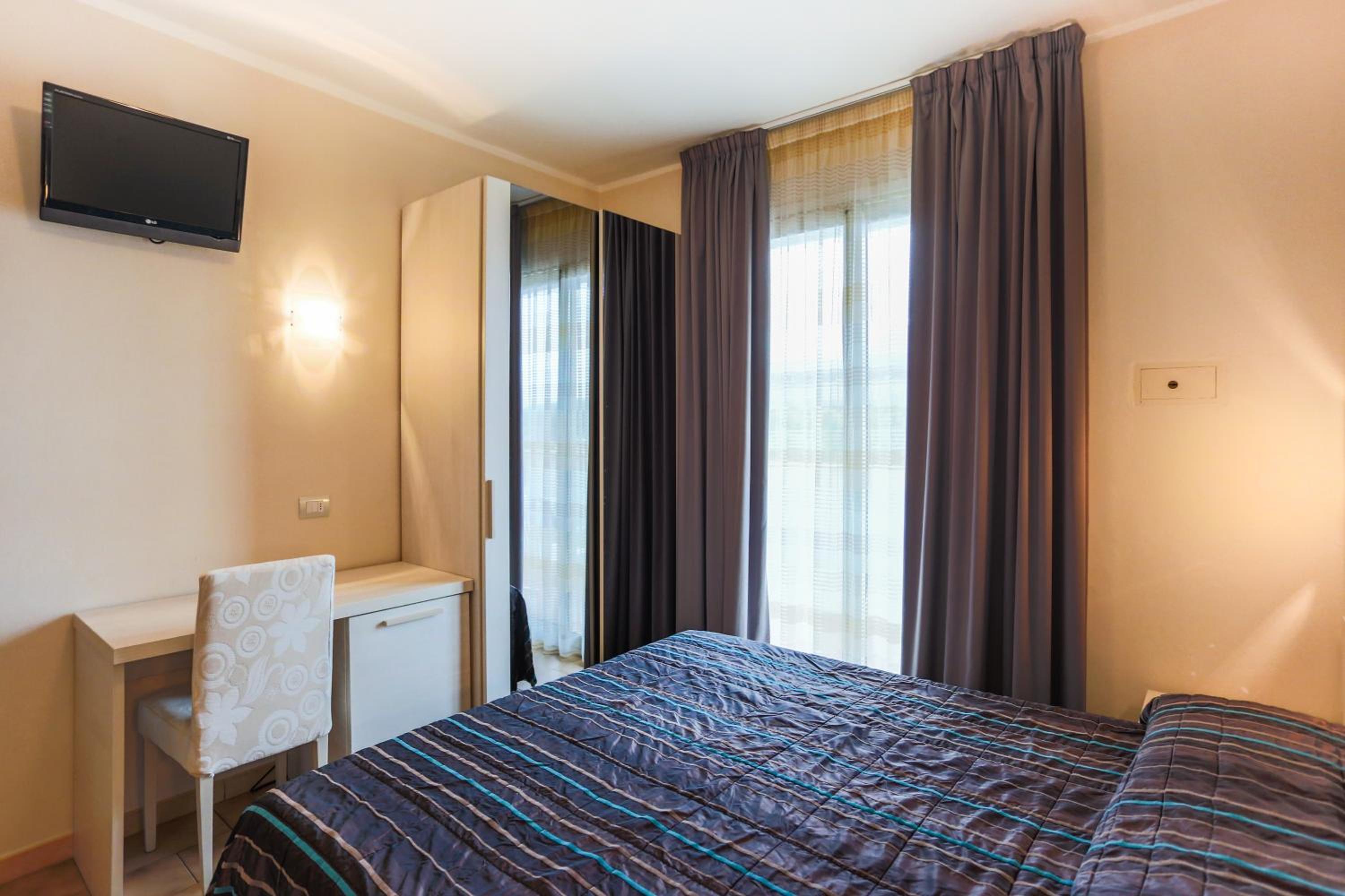 Hotel Caribia Pinarella 2