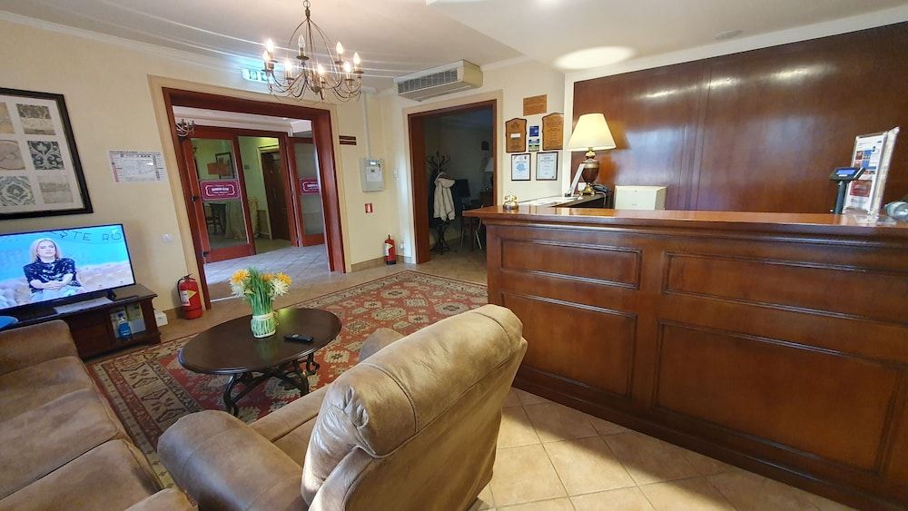 GARDEN Club - Hotel & Restaurant - FREE Outdoor Pool & Parking 2
