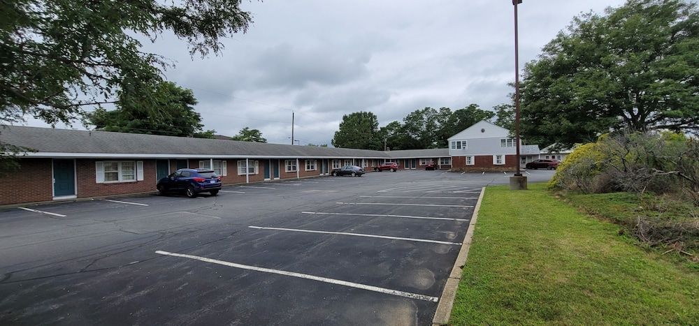 Town & Country Inn 1