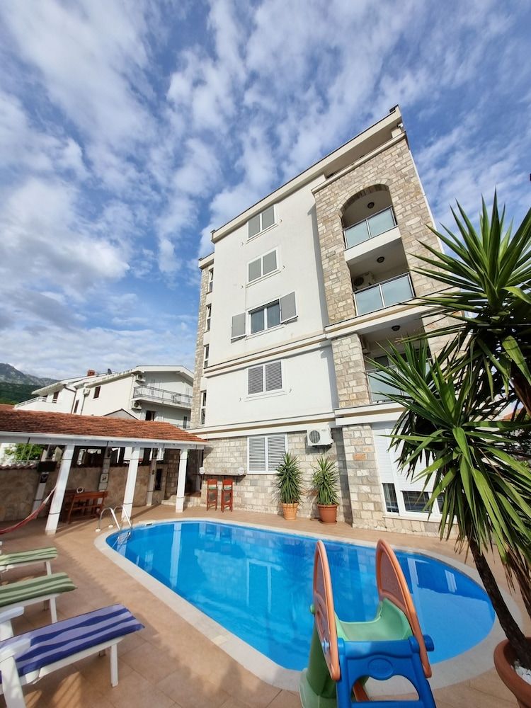 Mila & Aleksandr Apartments 1