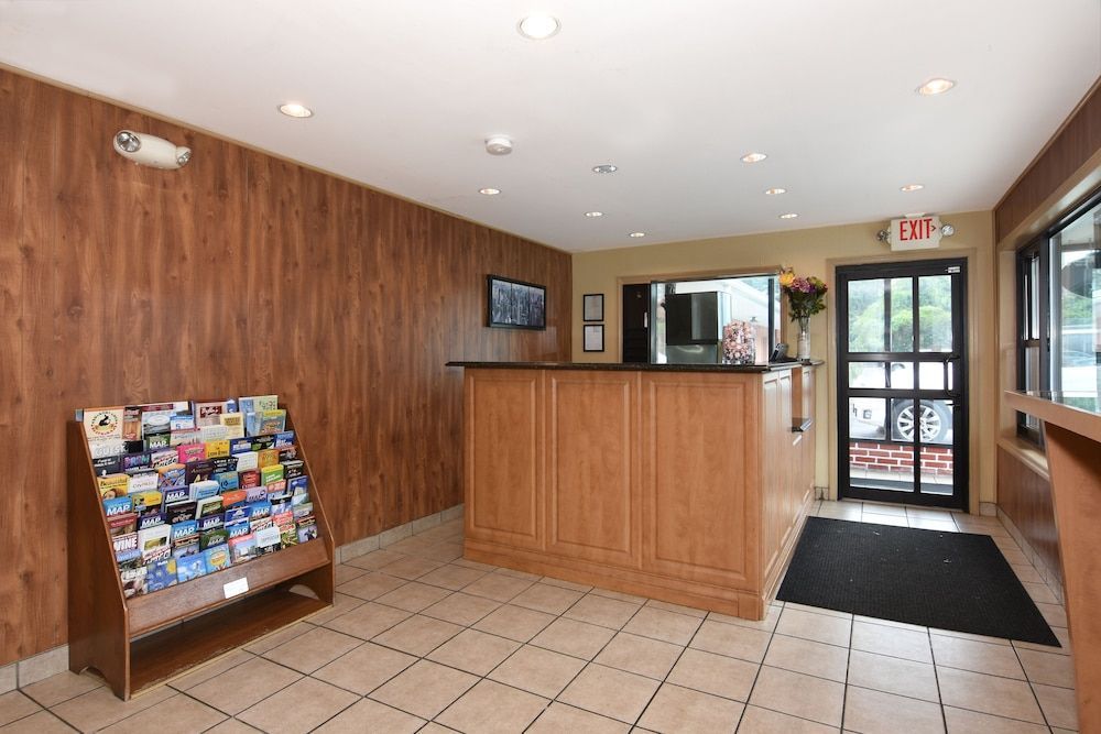 Ardsley Acres Hotel Court 2