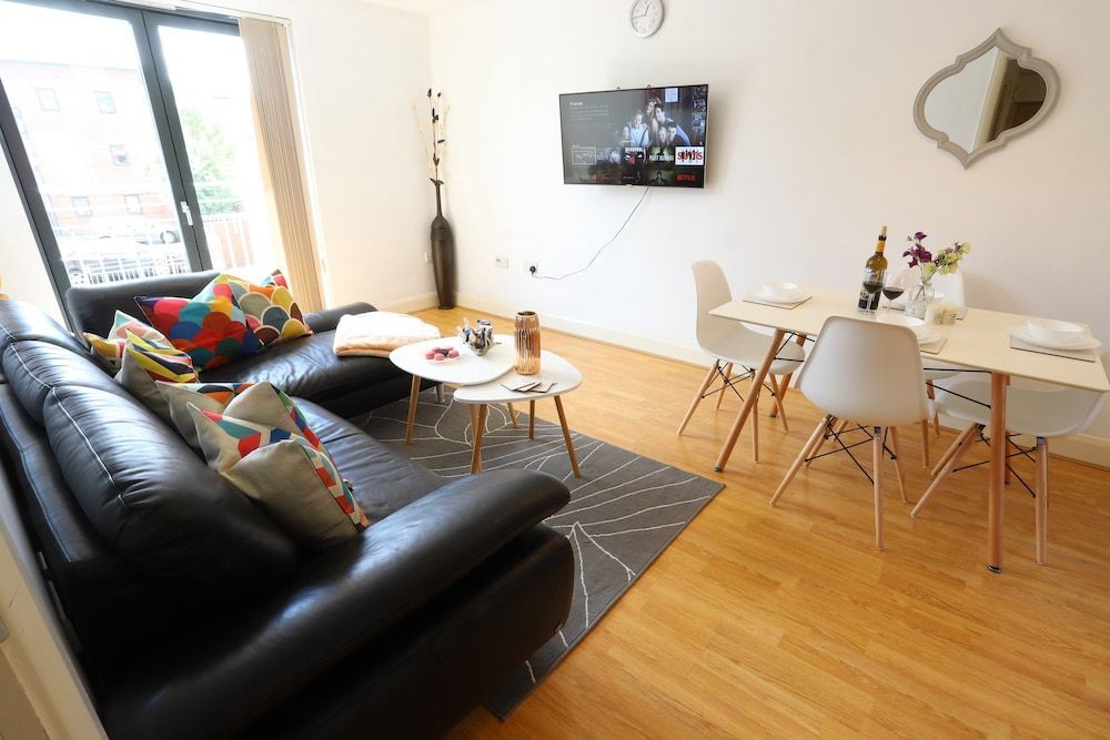 O2 Mailbox Central Premier Apartment 1