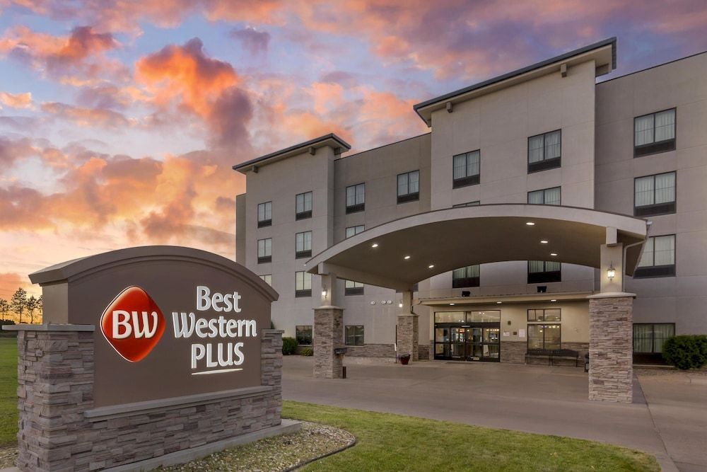 Best Western Plus Williston Hotel & Suites 1