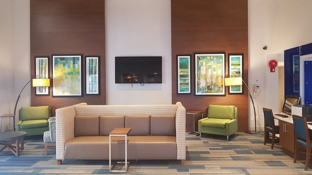 Holiday Inn Express & Suites SURREY by IHG 1