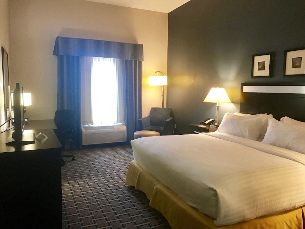Holiday Inn Express & Suites MORTON PEORIA AREA by IHG 2
