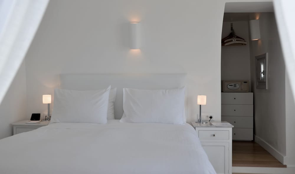 Katikies Santorini - The Leading Hotels Of The World 2