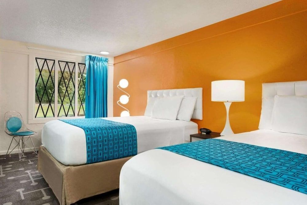 Dover Inn and Suites 2