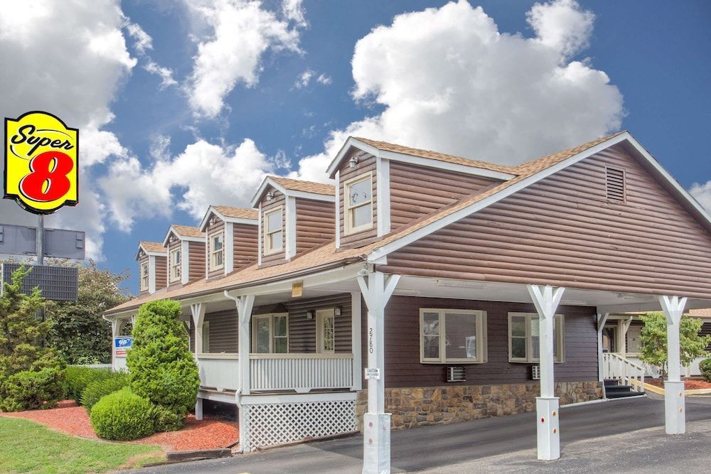 Super 8 by Wyndham Christiansburg 1