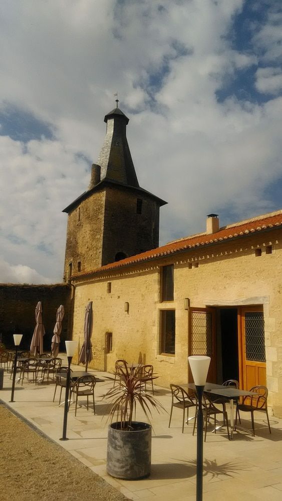 Le Vieux Chateau 2