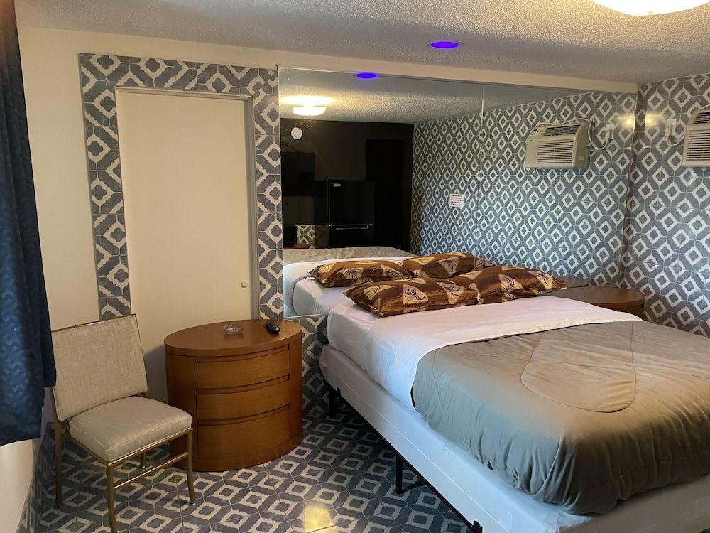 Carole Motel 1
