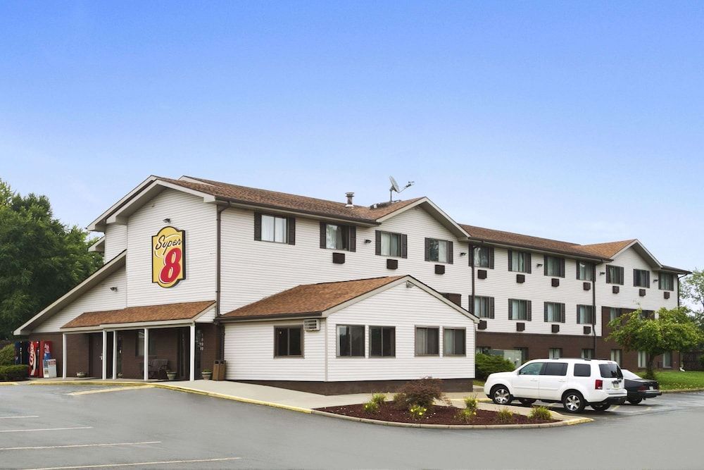 Super 8 by Wyndham New Castle 1