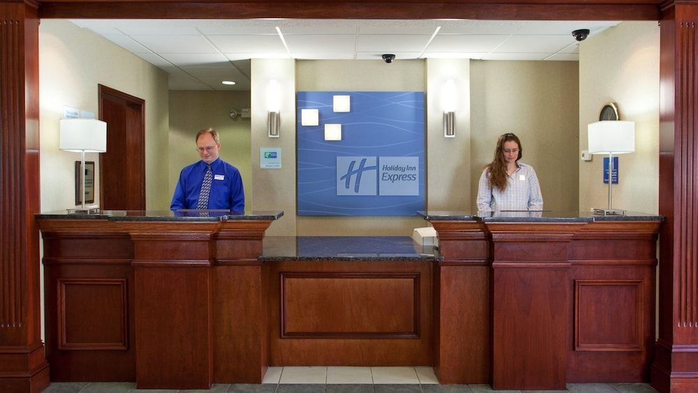 Holiday Inn Express GROVE CITY (OUTLET CENTER) by IHG 2