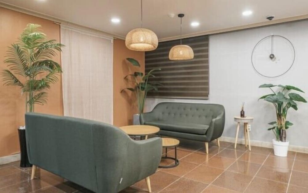 The Oakra Hotel 2