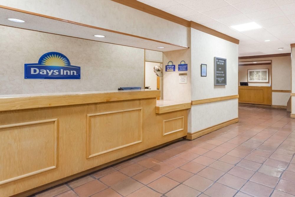 Days Inn by Wyndham Seguin TX 2