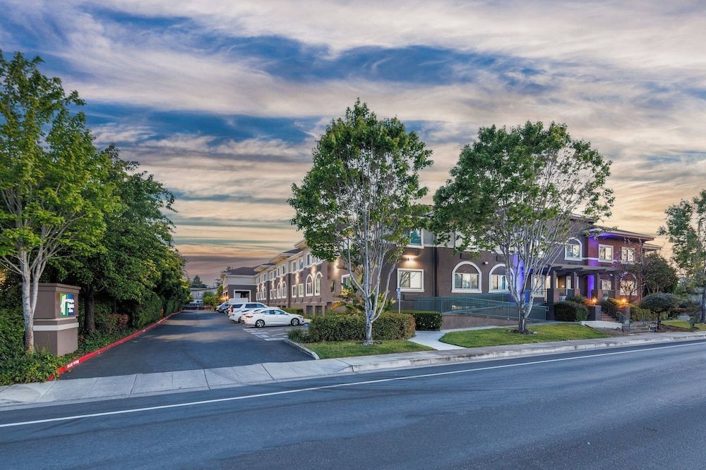 Holiday Inn Express & Suites MOUNTAIN VIEW SILICON VALLEY by IHG 1