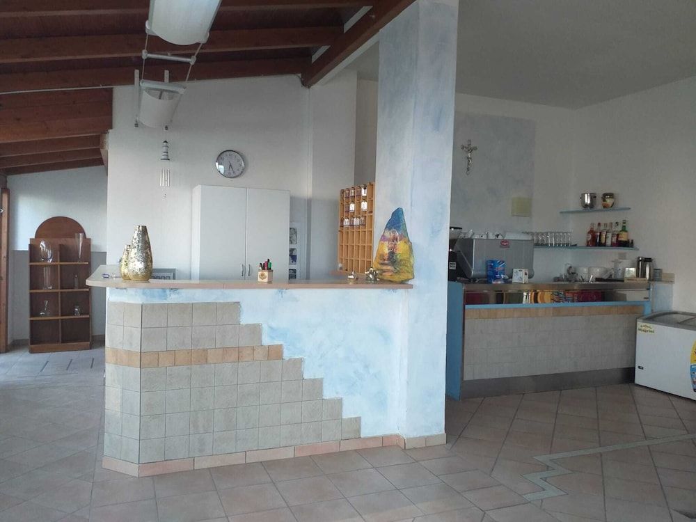 Room-spacious Triple Room a Stones Throw 1