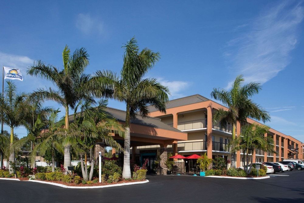 Days Inn by Wyndham Sarasota Bay 1