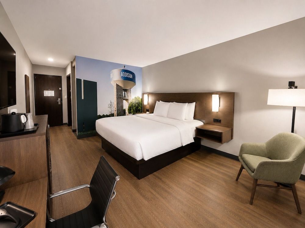Clarion Pointe Addison - Dallas North 2